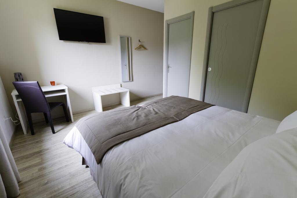 Hotel Les Petits Oreillers Saint-Martin-d'Ardeche Phòng bức ảnh